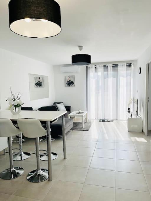 Maison 4 Personnes Avec Jacuzzi Marignane Dış mekan fotoğraf