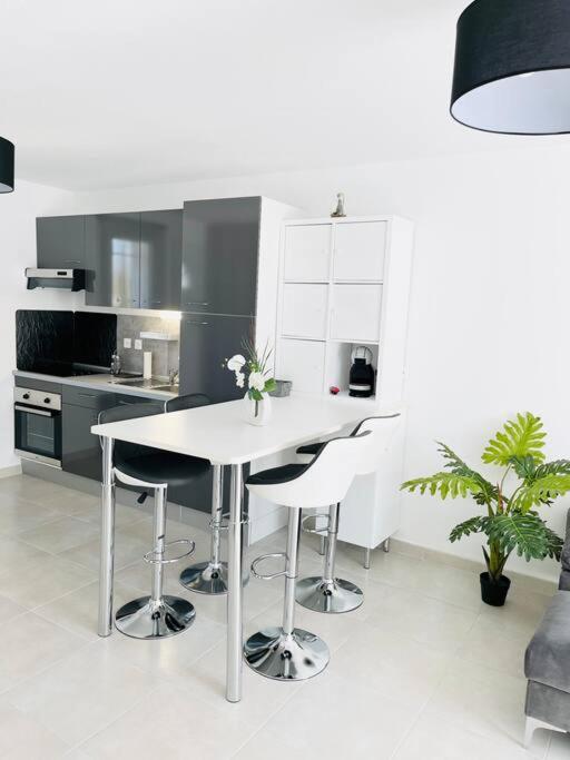 Maison 4 Personnes Avec Jacuzzi Marignane Dış mekan fotoğraf